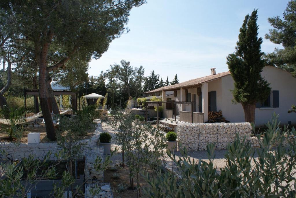 L'Auberge De L'Aubergine Eygalières Zewnętrze zdjęcie
