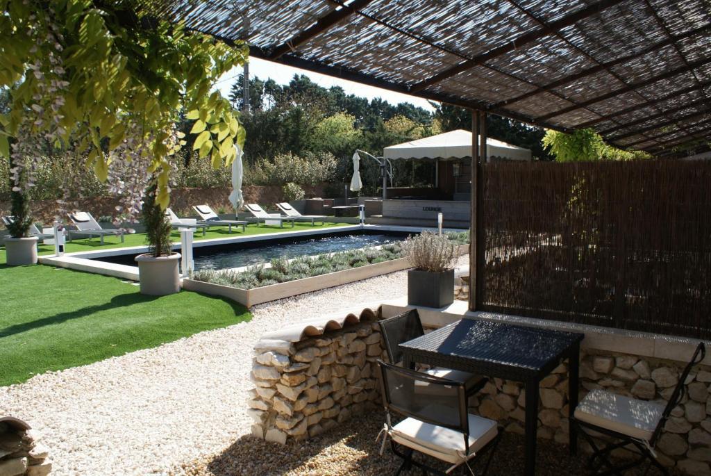 L'Auberge De L'Aubergine Eygalières Zewnętrze zdjęcie