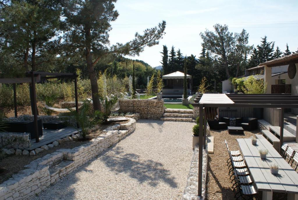 L'Auberge De L'Aubergine Eygalières Zewnętrze zdjęcie