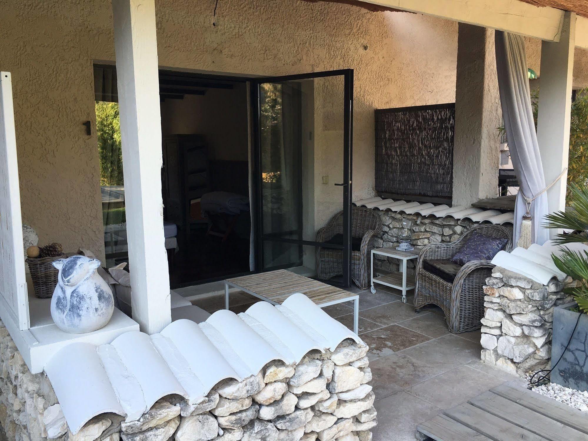 L'Auberge De L'Aubergine Eygalières Zewnętrze zdjęcie